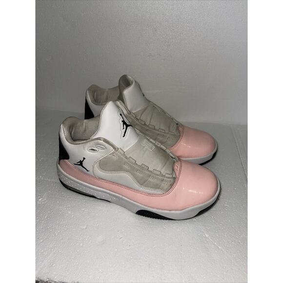Size 7Y - GS Air Jordan Max Aura 2  Nike Youth Jordan Max Aura 2 GS White Arctic Punch Basketball Shoes Size 7